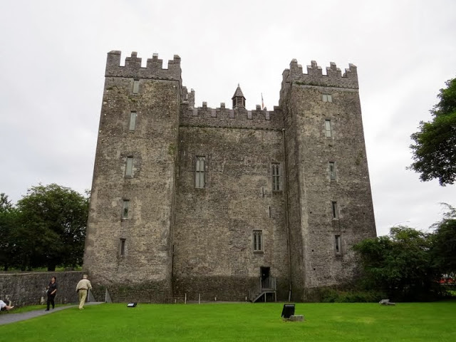 Irlandia - zamek Bunratty.JPG